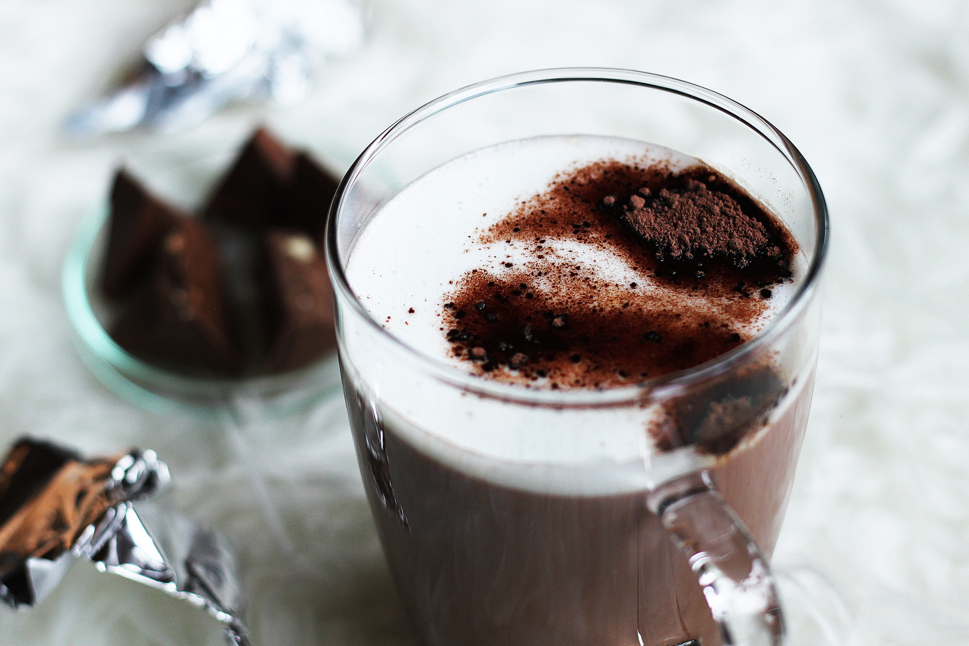 close-up-of-hot-chocolate-with-a-sprinkle-of-cocoa-and-brownies.jpg